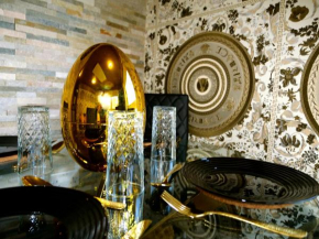 Ultra Deluxe Versace Apartment Near Sheffield